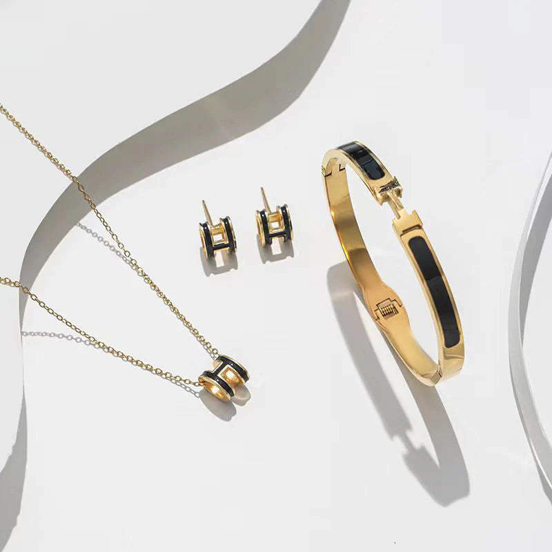 H Classic Three Piece Set